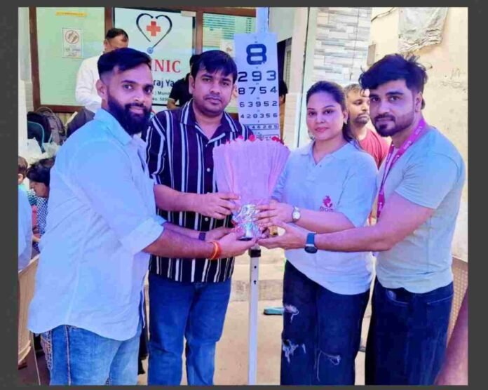 Zara Khan Honours Sanjay Bhushan at Free Health Camp Zara Khan Honours Sanjay Bhushan at Free Health Camp